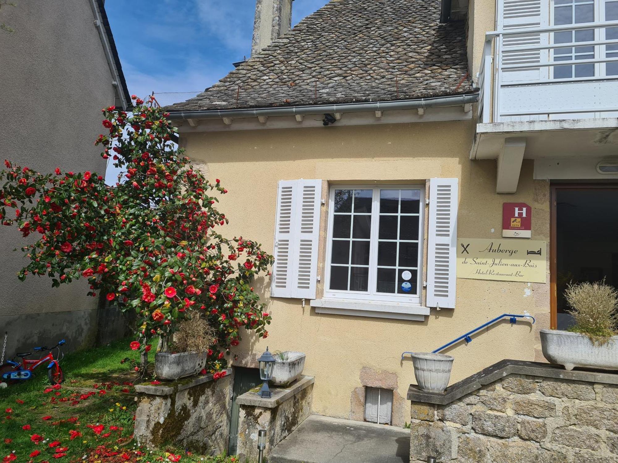 Hotel Saint Julien Aux Bois Buitenkant foto