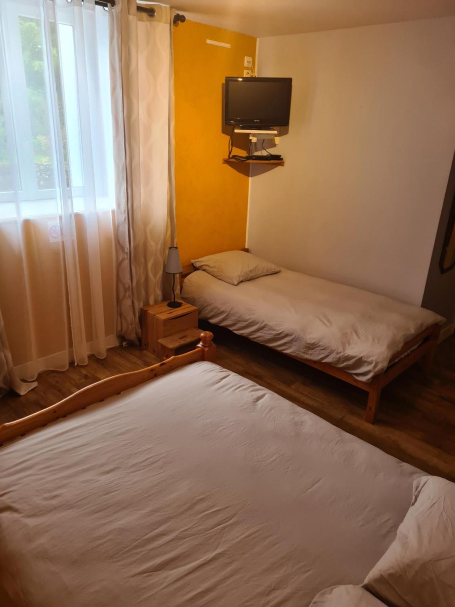 Hotel Saint Julien Aux Bois Buitenkant foto