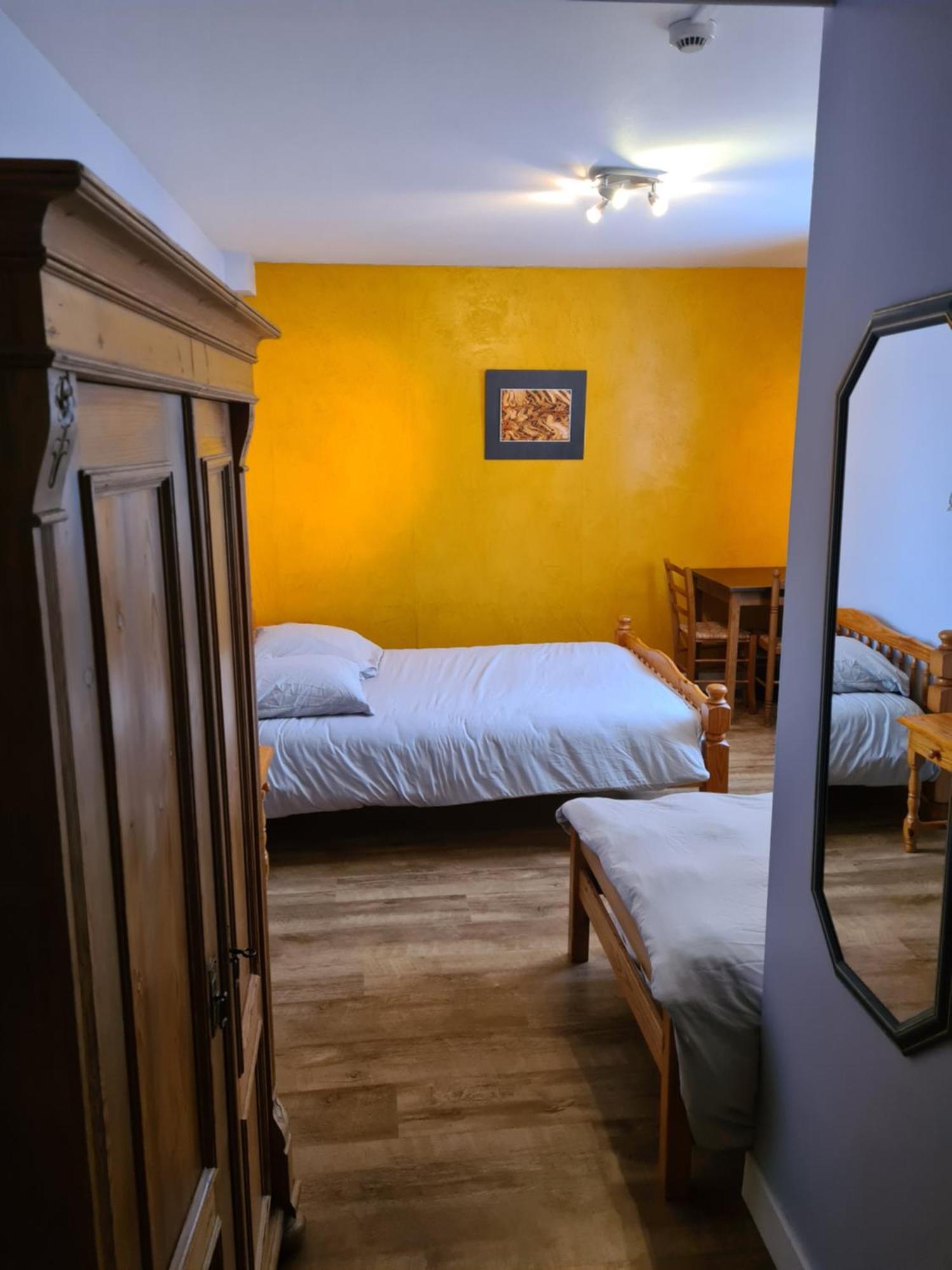 Hotel Saint Julien Aux Bois Buitenkant foto